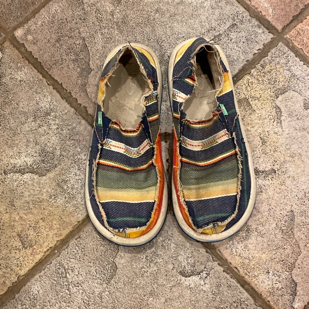 Sanuk size 10
